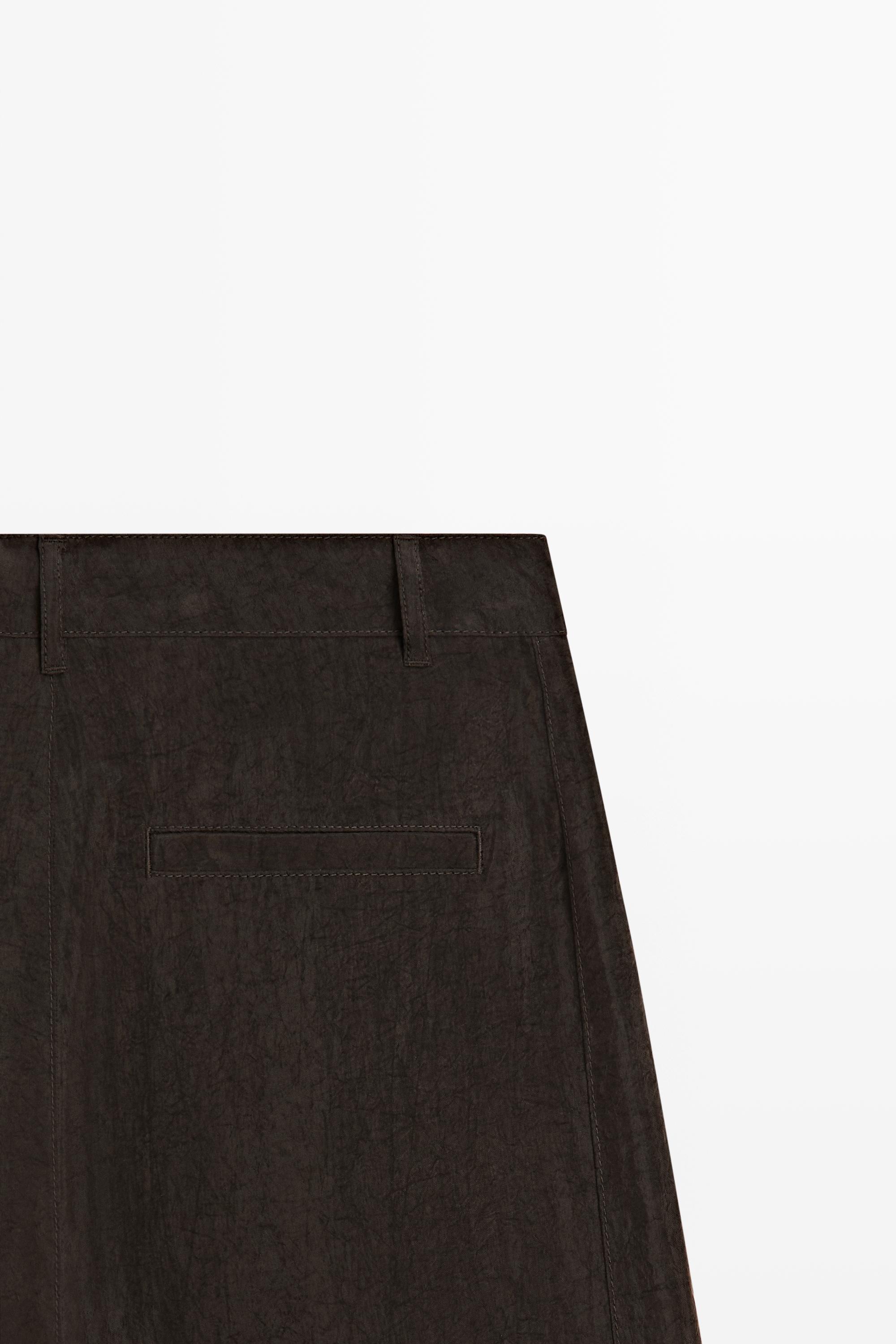 Wide-leg flowing trousers with darts